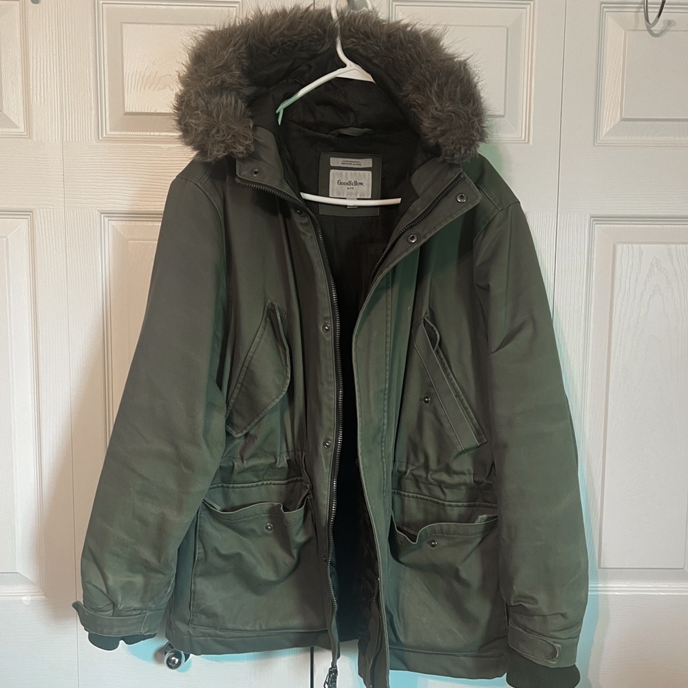 Army green winter jacket with faux fur hood XL